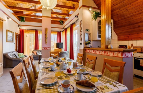 Balatonlelle House | 240 m² House ∙ 1 bedroom ∙ 15 guests