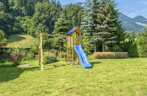 Itter House | 240 m² House ∙ 8 bedrooms ∙ 17 guests