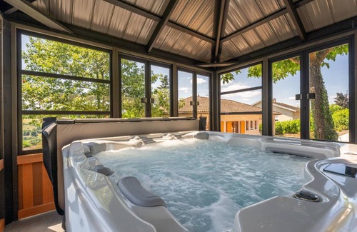 Le Bois-d'Oingt Villa | 240 m² Villa ∙ 4 bedrooms ∙ 8 guests