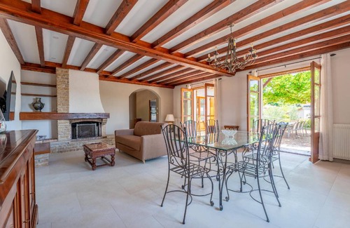 Le Bois-d'Oingt Villa | 240 m² Villa ∙ 4 bedrooms ∙ 8 guests