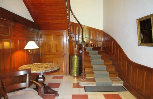 Castres House | 245 m² House ∙ 6 bedrooms ∙ 10 guests