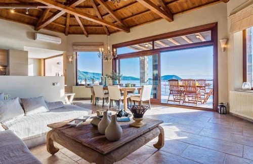 Xanthi Region Villa | 245 m² Villa ∙ 5 bedrooms ∙ 10 guests