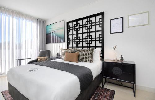 Kareeberg Apartment | 246 at 1ROSEBANK Executive Apartment