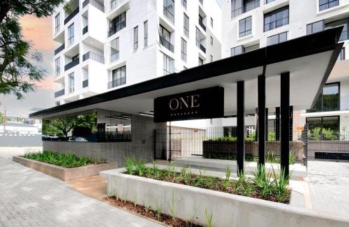 Kareeberg Apartment | 246 at 1ROSEBANK Executive Apartment