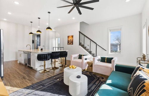 Cleveland Park House | 24K Escape - Rooftop Oasis, 3 Miles to Broadway, Walk to Restaurants!