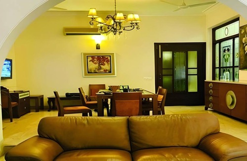 Malviya Nagar House | 25 m² Bungalow ∙ 7 bedrooms ∙ 14 guests