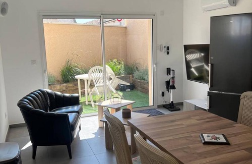 Satolas-et-Bonce House | 25 m² House ∙ 1 bedroom ∙ 2 guests