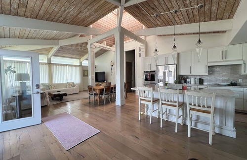 Pirates Beach House | 25% off if you book for 7 days! Amazing Ocean View in Pirates Beach!