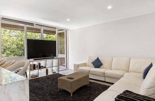 Toorak Apartment | 250 m² Apartment ∙ 3 bedrooms ∙ 9 guests