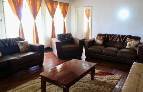 Mutare Apartment | 250 m² Apartment ∙ 4 bedrooms ∙ 8 guests