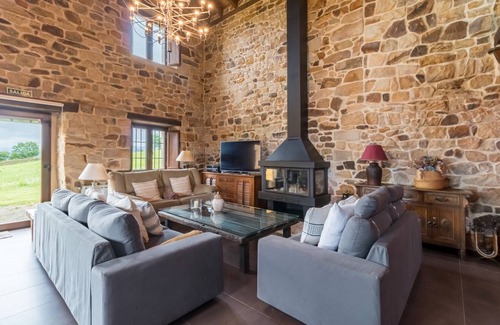 Lierganes Apartment | 250 m² Apartment ∙ 4 bedrooms ∙ 10 guests