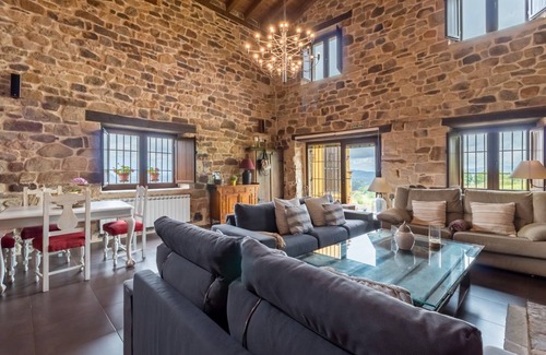 Lierganes Apartment | 250 m² Apartment ∙ 4 bedrooms ∙ 10 guests