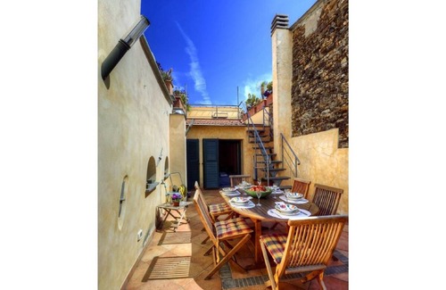 Civezza House | 250 m² House ∙ 4 bedrooms ∙ 10 guests