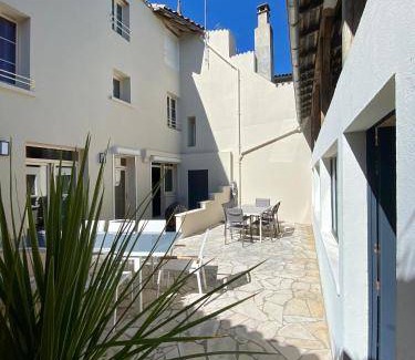 Mauleon House | 250 m² House ∙ 7 bedrooms ∙ 15 guests