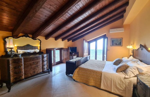 Giarre Villa | 250 m² Villa ∙ 4 bedrooms ∙ 12 guests