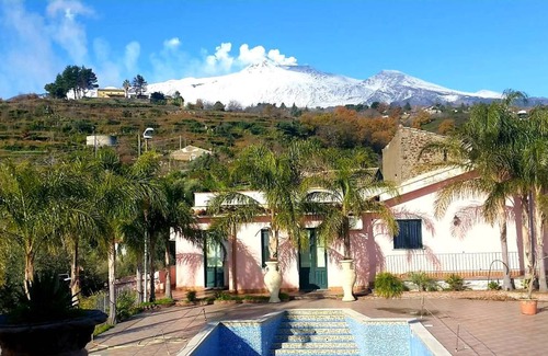 Giarre Villa | 250 m² Villa ∙ 4 bedrooms ∙ 12 guests