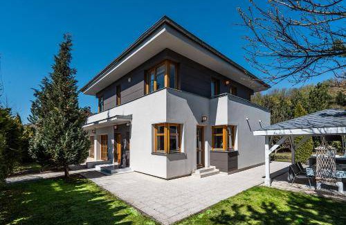 Pruhonice Villa | 250 m² Villa ∙ 4 bedrooms ∙ 11 guests