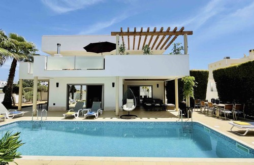 Castelo Villa | 250 m² Villa ∙ 4 bedrooms ∙ 10 guests