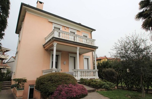 Castronno Villa | 250 m² Villa ∙ 5 bedrooms ∙ 10 guests