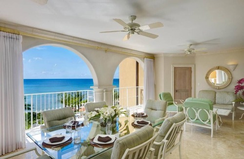 Gibbs Bay Condo | 2500 sq. ft. Two-Bedroom Luxury Beachfront Suite on the West Coast
