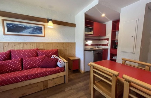 Plagne 1800 Apartment | 250m from ski slopes, 2nd floor, view mountain, swimming pool, balcony, tv, ski locker, 30m²