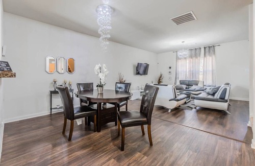 Dallas House | 251 m² House ∙ 5 bedrooms ∙ 16 guests