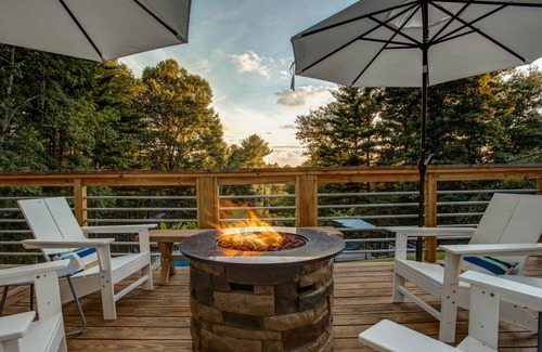 Hendersonville House | 254 m² House ∙ 5 bedrooms ∙ 12 guests