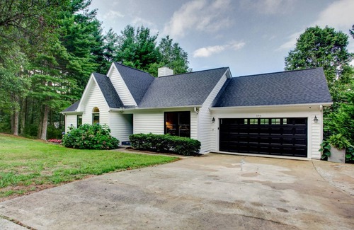 Hendersonville House | 254 m² House ∙ 5 bedrooms ∙ 12 guests