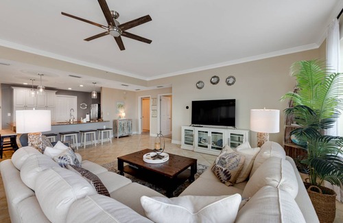 Upper Grand Lagoon Condo | 257 m² Condo ∙ 4 bedrooms ∙ 8 guests