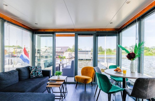 Municipality of Uitgeest Boat Rental | 26 m² Houseboat ∙ 2 bedrooms ∙ 4 guests
