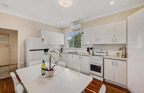 South Toowoomba House | 260 m² House ∙ 4 bedrooms ∙ 10 guests