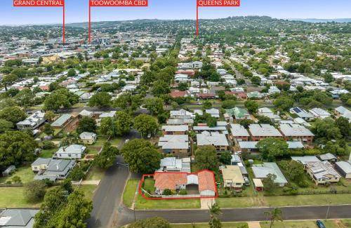 South Toowoomba House | 260 m² House ∙ 4 bedrooms ∙ 10 guests