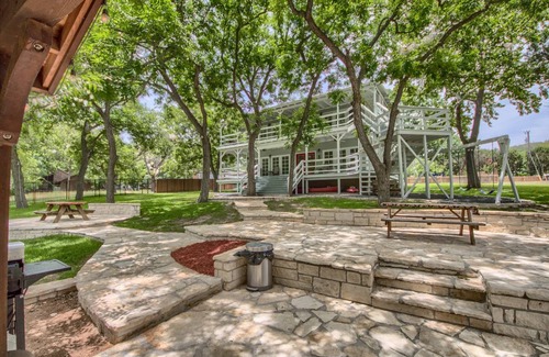 New Braunfels House | 260 m² House ∙ 5 bedrooms ∙ 26 guests