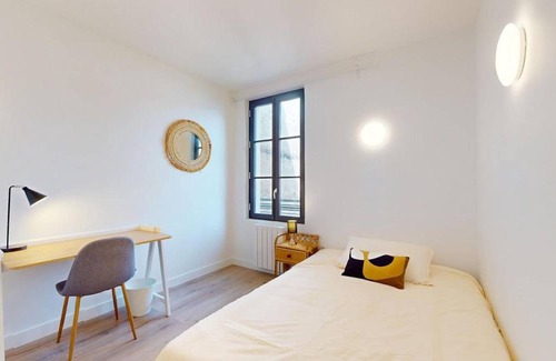 Villeurbanne Resort | 260 m² Private room ∙ 1 bedroom ∙ 1 guest