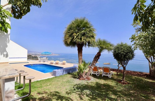 Salobrena Villa | 260 m² Villa ∙ 4 bedrooms ∙ 8 guests