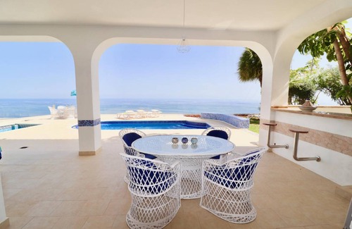 Salobrena Villa | 260 m² Villa ∙ 4 bedrooms ∙ 8 guests