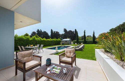 Filerimos Villa | 260 m² Villa ∙ 4 bedrooms ∙ 8 guests