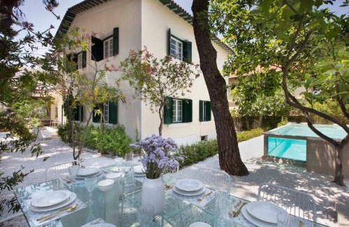 Glyfada Villa | 260 m² Villa ∙ 6 bedrooms ∙ 16 guests