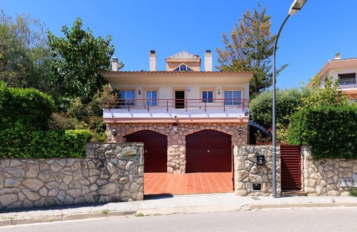 Tarragona Villa | 260 m² Villa ∙ 8 bedrooms ∙ 18 guests