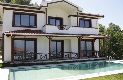 Sapanca Villa | 267 m² Villa ∙ 4 bedrooms ∙ 12 guests