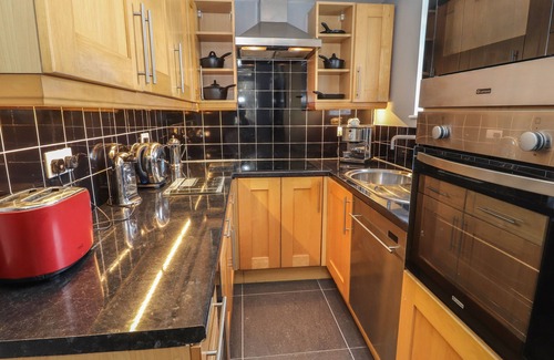 Brymbo Cottage | 27 GREEN ROAD, pet friendly, character holiday cottage in Brymbo
