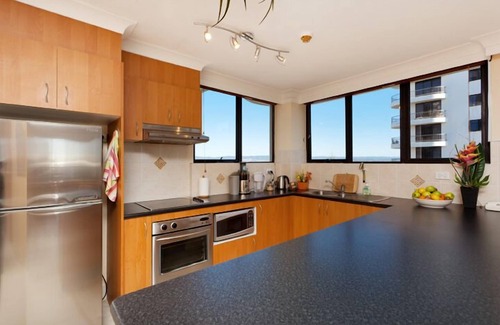 Surfers Paradise Apartment | 270 Deg views 9th Floor 2 Bedroom/2 Bathroom 75m - Beach
