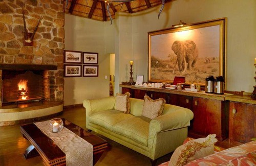 Madikwe Game Reserve Cabin | 270 m² Lodge ∙ 3 bedrooms ∙ 127 guests