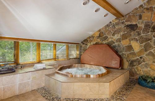 Mountain House Apartment | 2708 Chateaux DMont condo