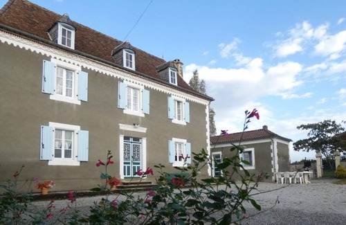 Monget House | 275 m² Gîte ∙ 5 bedrooms ∙ 10 guests