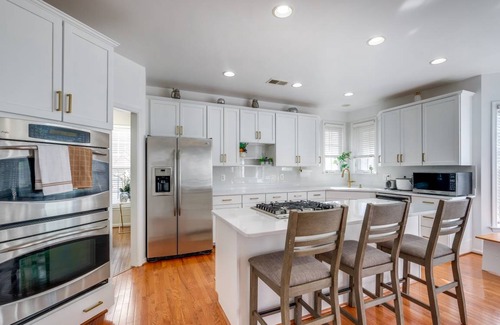 Montclair House | 278 m² House ∙ 5 bedrooms ∙ 8 guests