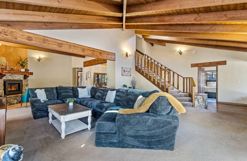 Flagstaff Cabin | 279 m² Cabin ∙ 4 bedrooms ∙ 13 guests