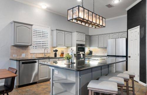 McKinney House | 279 m² House ∙ 5 bedrooms ∙ 16 guests