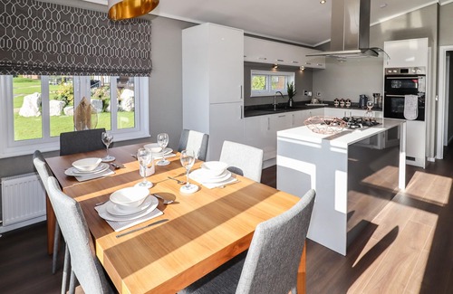 Oakmere Cottage | 28 DELAMERE POINT, pet friendly, with hot tub in Delamere
