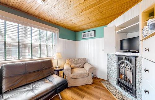 Downtown Cannon Beach Cottage | 28 m² Cabin ∙ 1 bedroom ∙ 4 guests